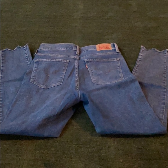 Blue Denim Levi’s -Skinny and High waisted w/rips - Picture 7 of 8